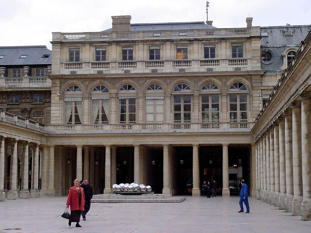 palais royal 2.